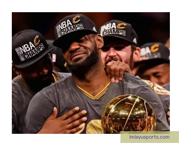 詹姆斯愿降薪留队助湖人解决里夫斯续约 三巨头迎新蜕变